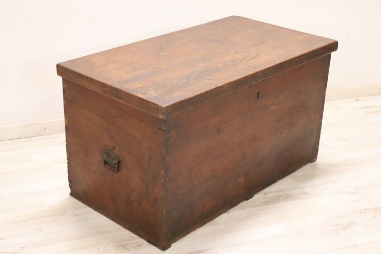 Baule rustico in legno di abete, fine XIX secolo