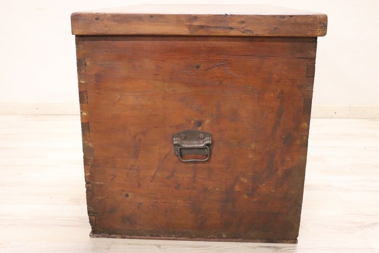 Baule rustico in legno di abete, fine XIX secolo