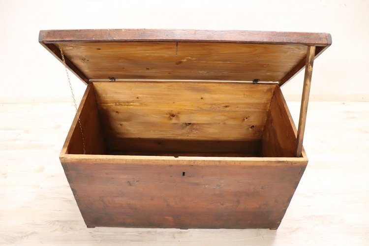 Baule rustico in legno di abete, fine XIX secolo