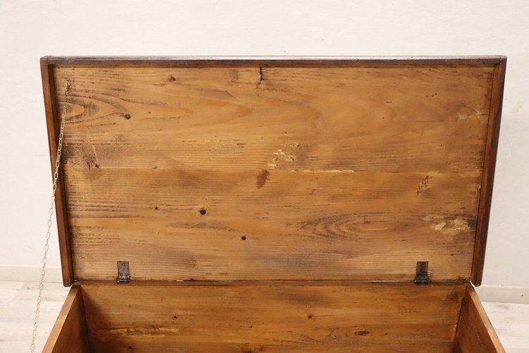 Baule rustico in legno di abete, fine XIX secolo