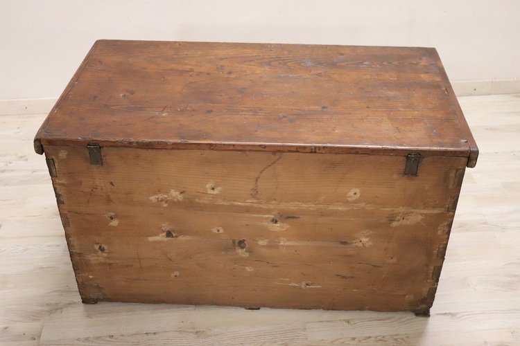 Baule rustico in legno di abete, fine XIX secolo