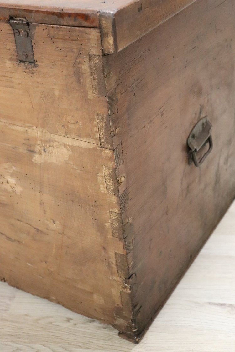 Baule rustico in legno di abete, fine XIX secolo