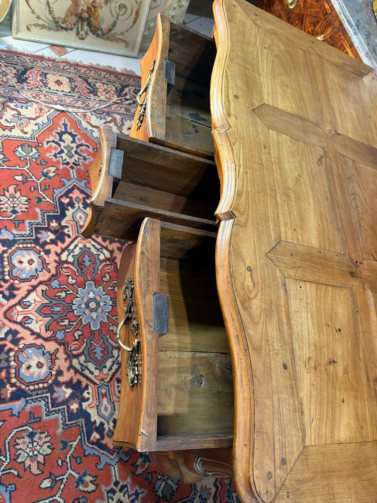 COMMODE DE FORME TOMBEAU EPOQUE LOUIS XV - 18ème