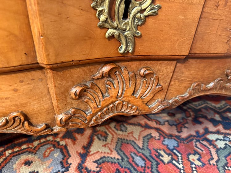 COMMODE DE FORME TOMBEAU EPOQUE LOUIS XV - 18ème