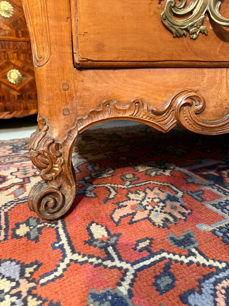 COMMODE DE FORME TOMBEAU EPOQUE LOUIS XV - 18ème