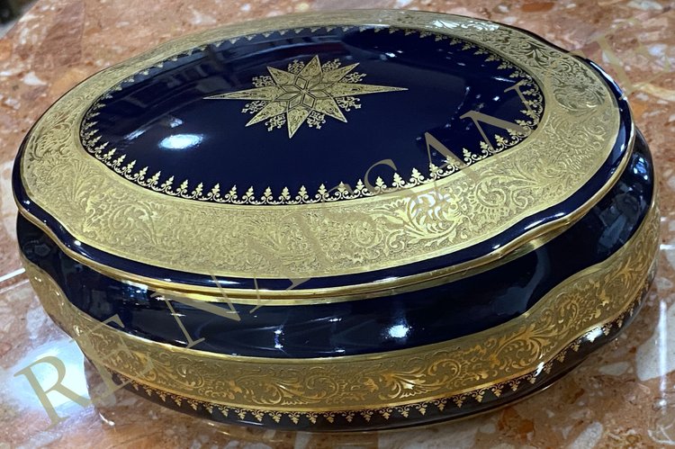 Limoges porcelain bonbonniere or box.