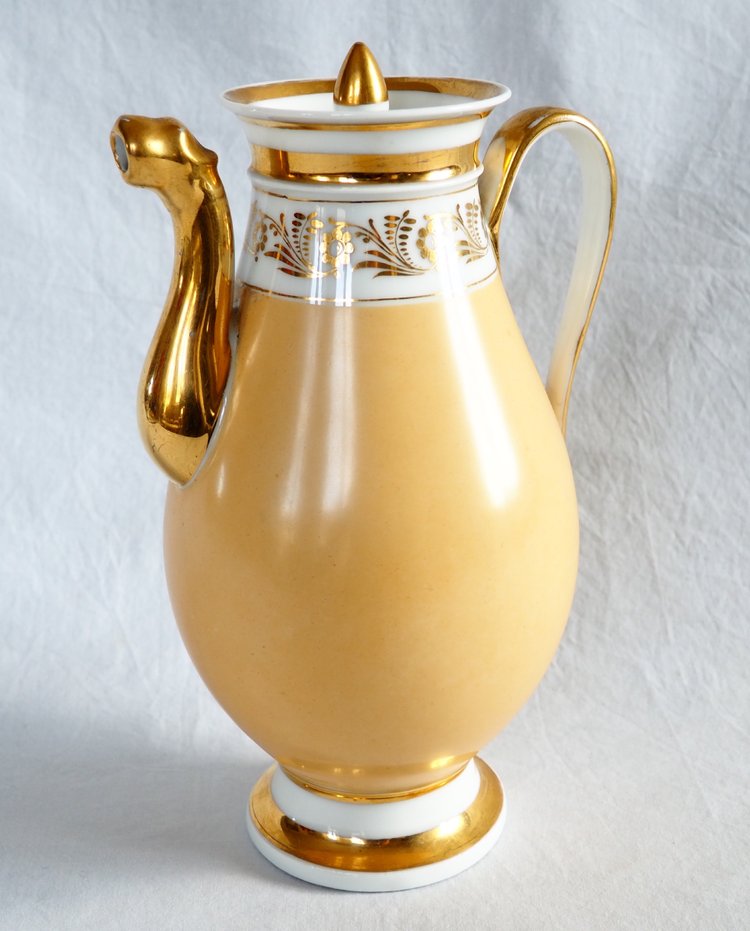 Large Empire coffee pot in mandarin and gold Paris porcelain, 19th century