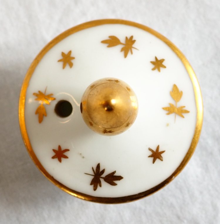 Large Empire coffee pot in mandarin and gold Paris porcelain, 19th century