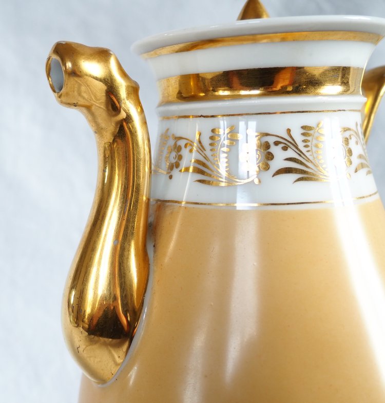Large Empire coffee pot in mandarin and gold Paris porcelain, 19th century