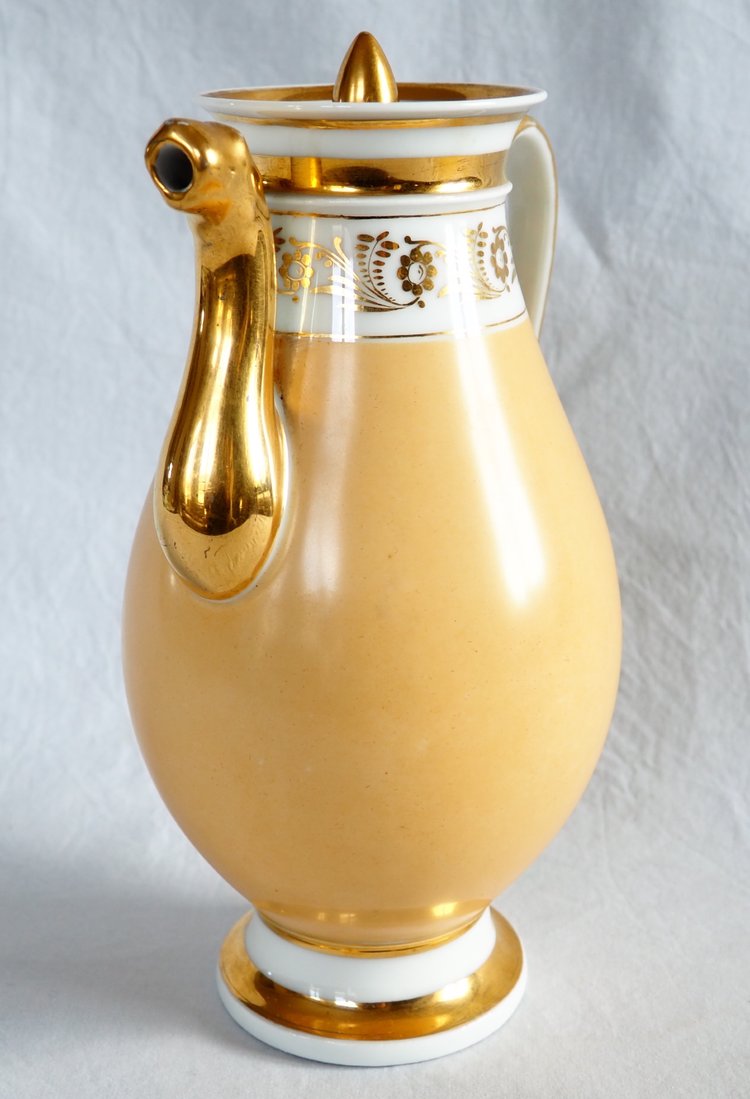 Large Empire coffee pot in mandarin and gold Paris porcelain, 19th century