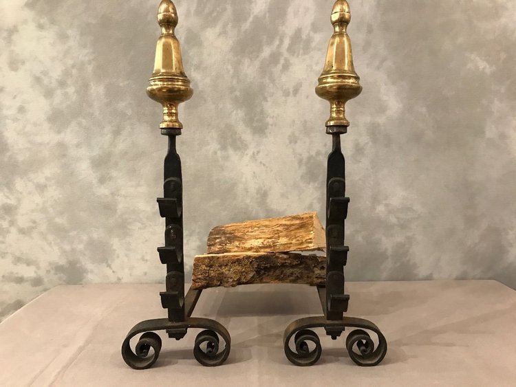 Coppia di antichi candelabri in ferro e ottone del XVIII secolo