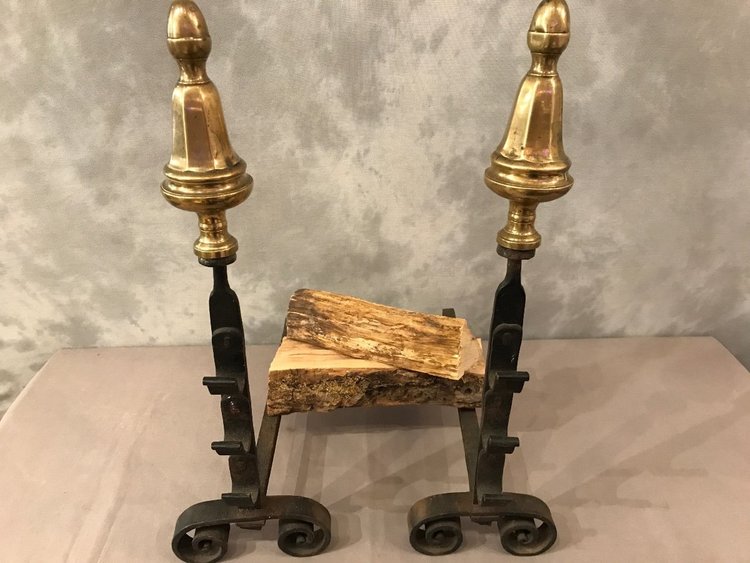 Coppia di antichi candelabri in ferro e ottone del XVIII secolo