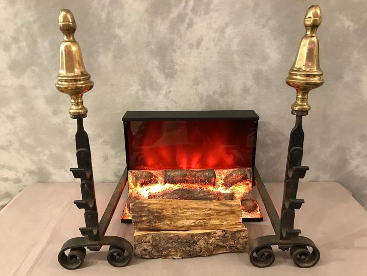 Coppia di antichi candelabri in ferro e ottone del XVIII secolo
