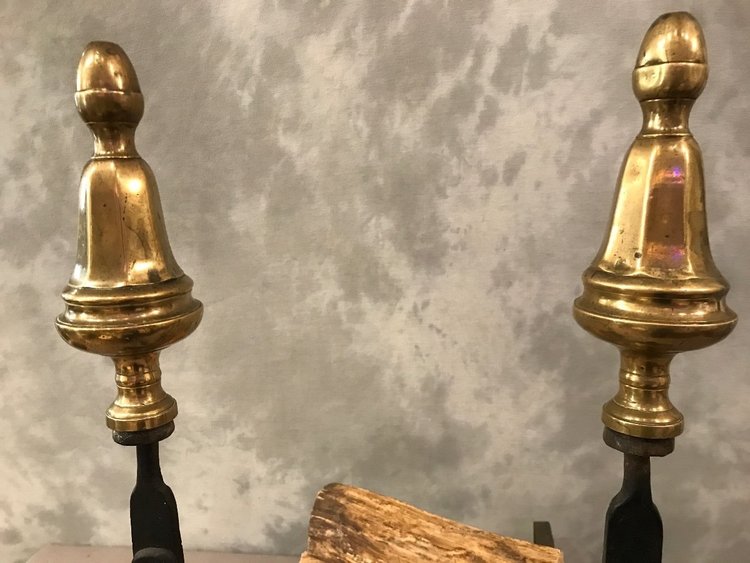 Coppia di antichi candelabri in ferro e ottone del XVIII secolo