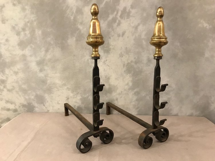 Coppia di antichi candelabri in ferro e ottone del XVIII secolo
