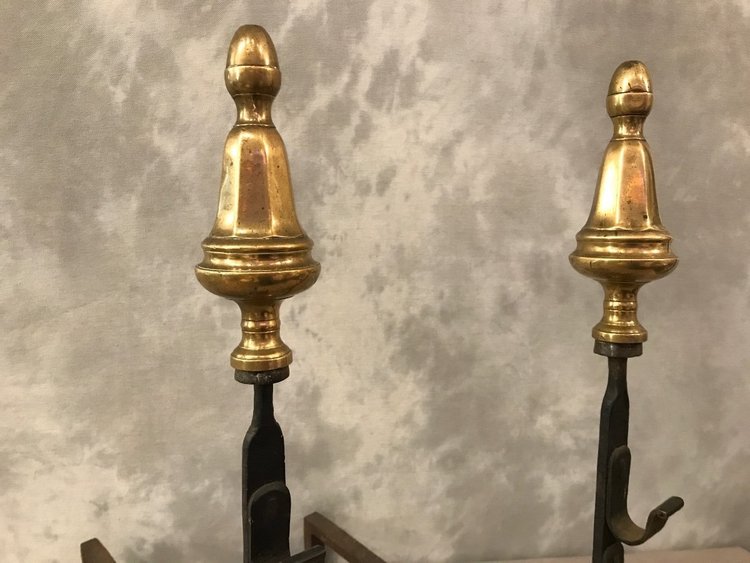 Coppia di antichi candelabri in ferro e ottone del XVIII secolo