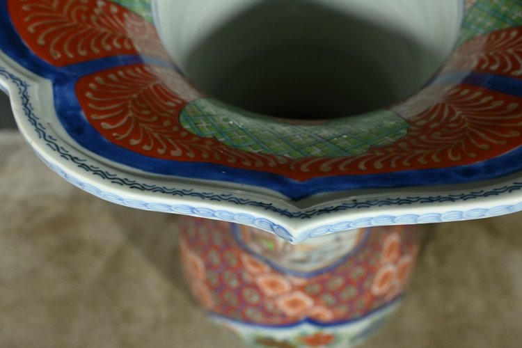 Vaso in porcellana giapponese, periodo Meiji - Fine XIX secolo
