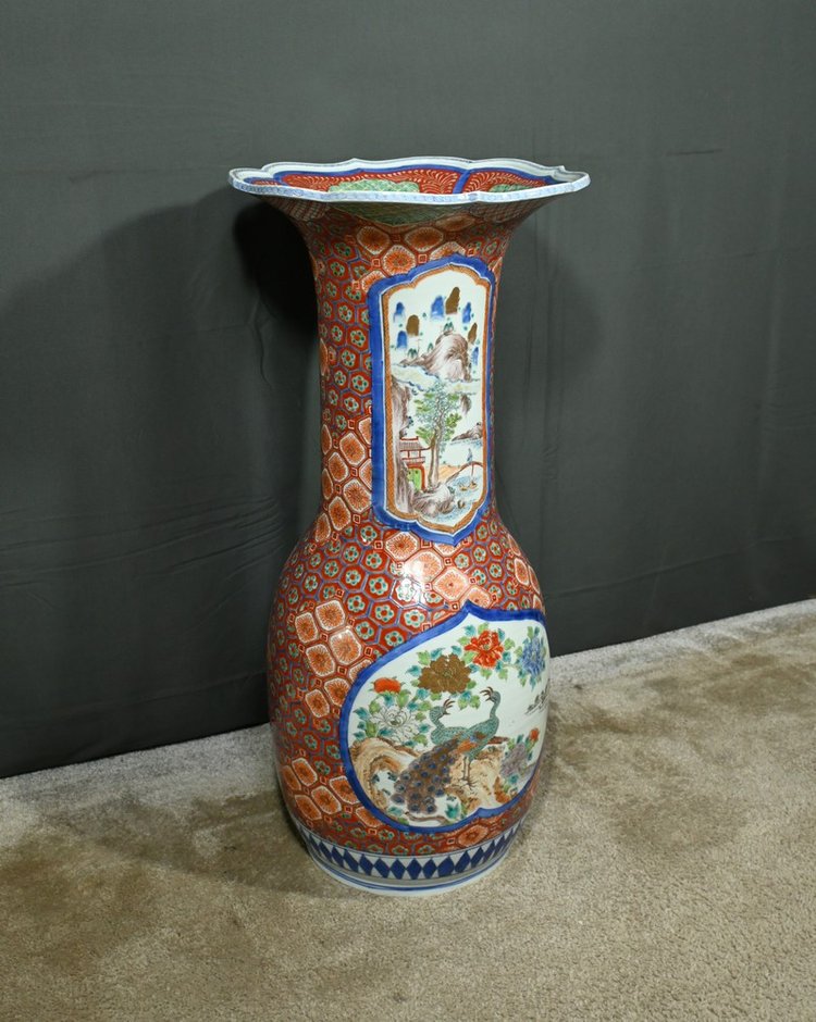 Vaso in porcellana giapponese, periodo Meiji - Fine XIX secolo