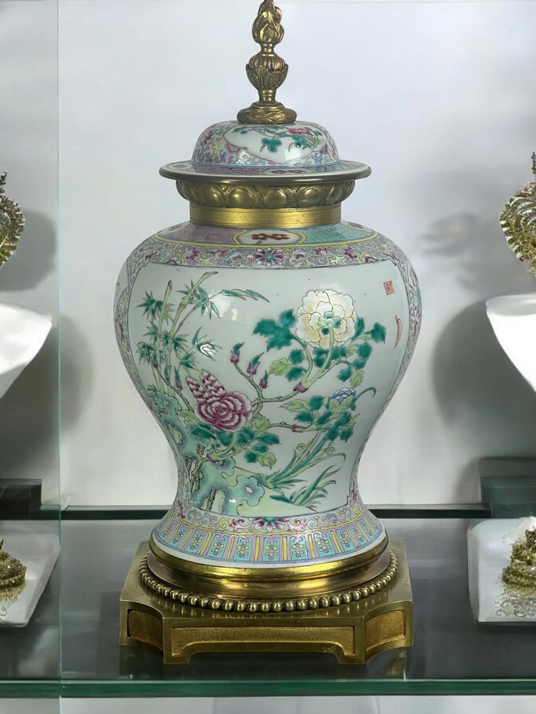 BALUSTER-SHAPED COVERED VASE IN PORCELAIN AND BRONZE IN THE CHINESE TASTE