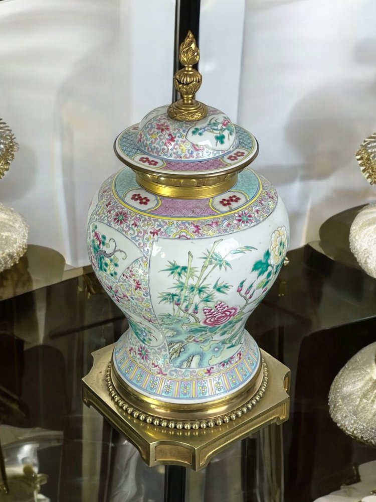 BALUSTER-SHAPED COVERED VASE IN PORCELAIN AND BRONZE IN THE CHINESE TASTE