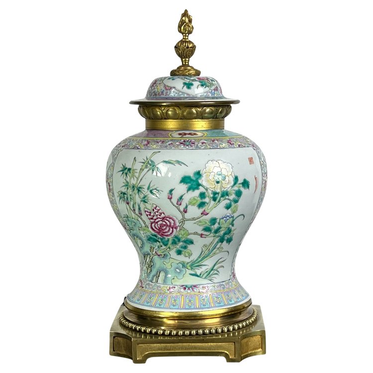 BALUSTER-SHAPED COVERED VASE IN PORCELAIN AND BRONZE IN THE CHINESE TASTE