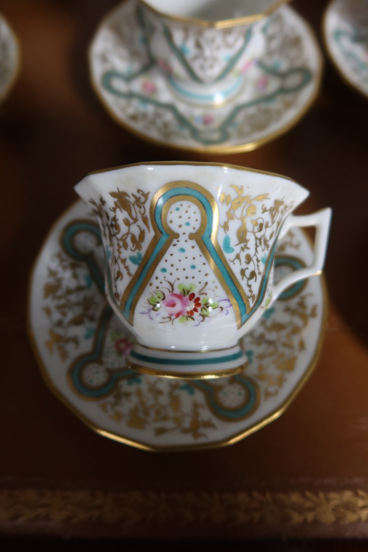 Service à thé,café et gâteaux en porcelaine de Lauret à Paris