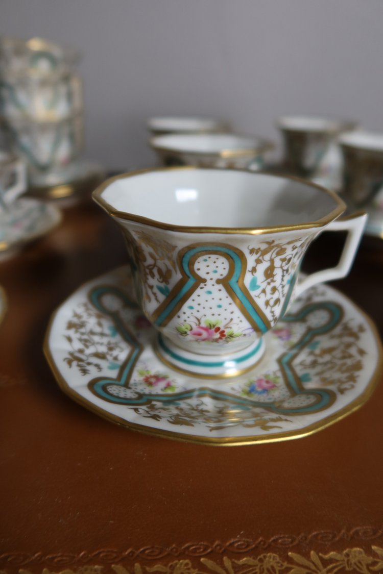 Service à thé,café et gâteaux en porcelaine de Lauret à Paris