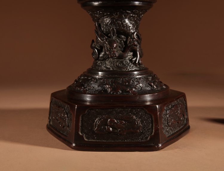  Eine seltene und sehr dekorative japanische Laternen-Tischlampe aus Bronze