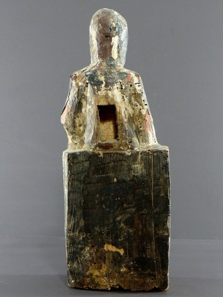 China, Late Ming period, Early Qing period, 17th century, Kouan Yin statue in lacquered and gilded wood.