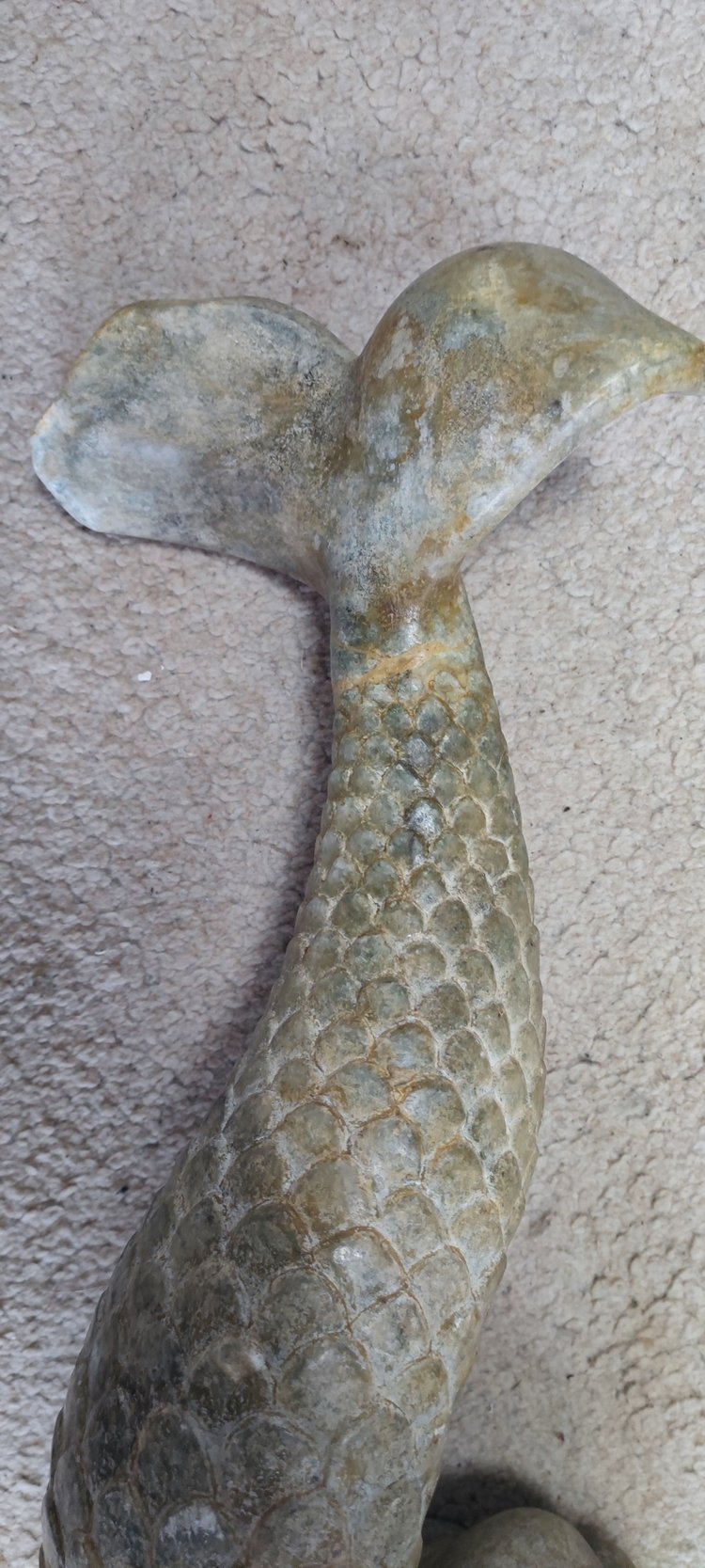 Grüner Marmordelfin. Brunnenelement XVIII/XIX