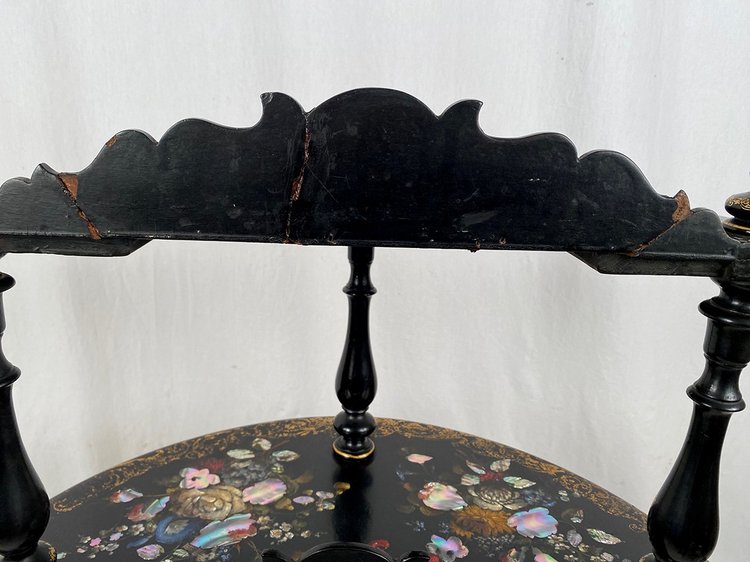 Rare et belle étagère en demi-lune Napoléon III, bois et carton bouilli burgauté