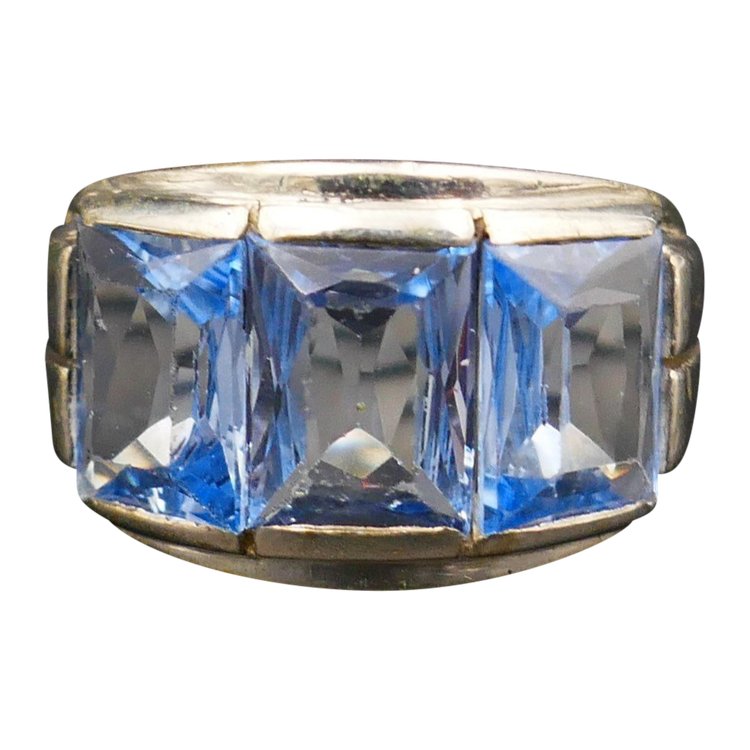 Bague Art Déco En Argent Sertie De 3 Spinelles Bleus De Synthèse.