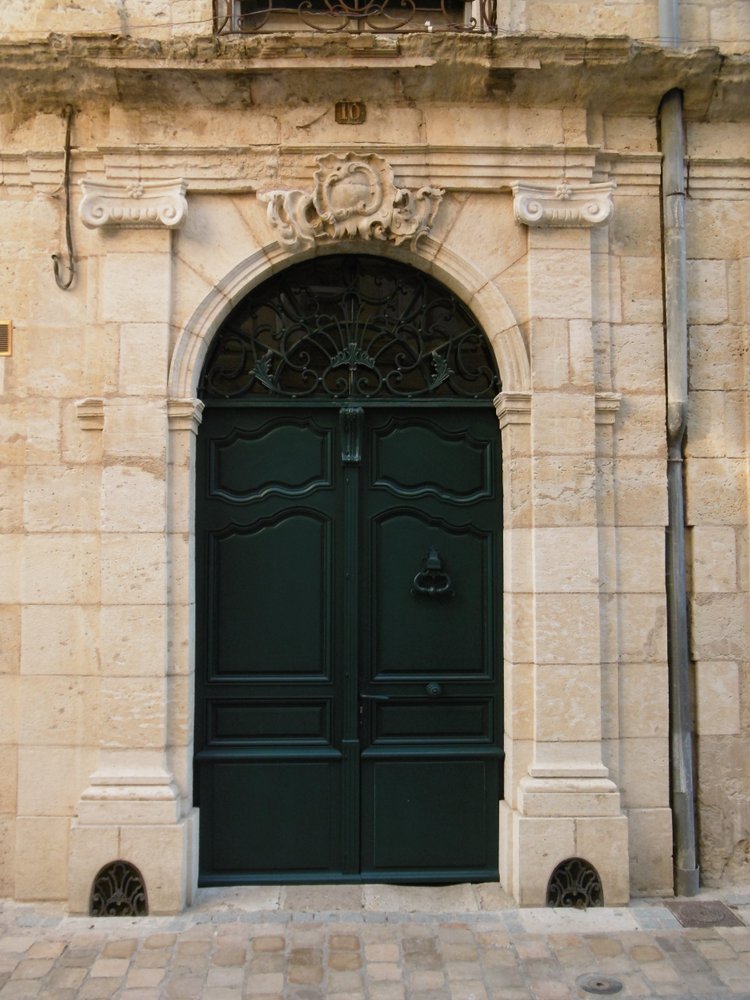 Grandes Portes Anciennes De Placard Cintrées époque XVIIIè Complètes Avec Leur Cadre Boiseries