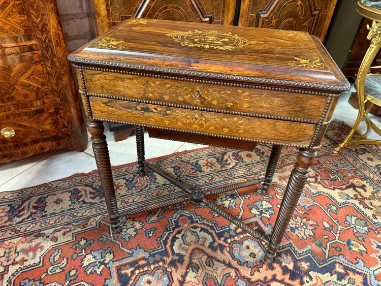 TABLE A OUVRAGE - COIFFEUSE EPOQUE CHARLES X