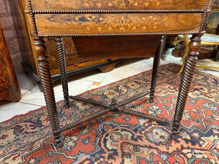 TABLE A OUVRAGE - COIFFEUSE EPOQUE CHARLES X