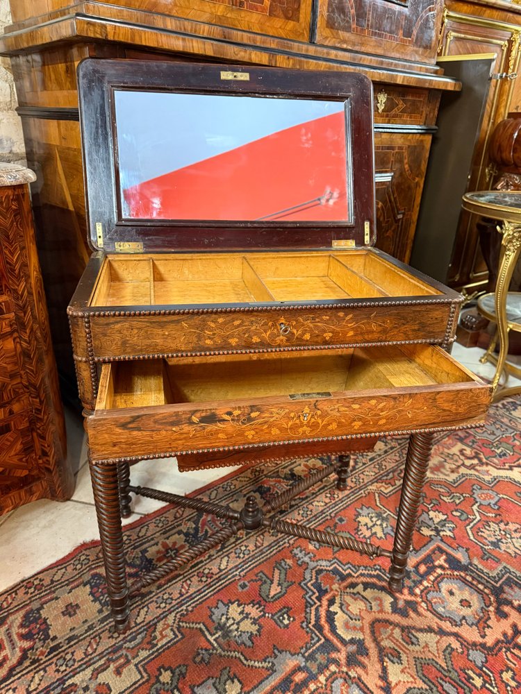 TABLE A OUVRAGE - COIFFEUSE EPOQUE CHARLES X