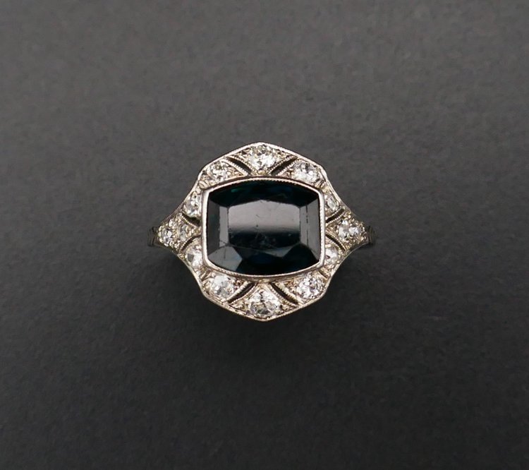 Ring Saphir und Diamanten, Platinfassung.