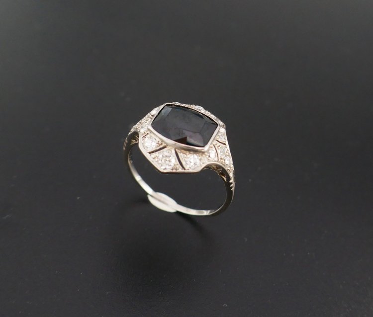 Ring Saphir und Diamanten, Platinfassung.