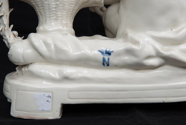 Sculpture Ancienne En Porcelaine, Naples époque XXème Siècle.