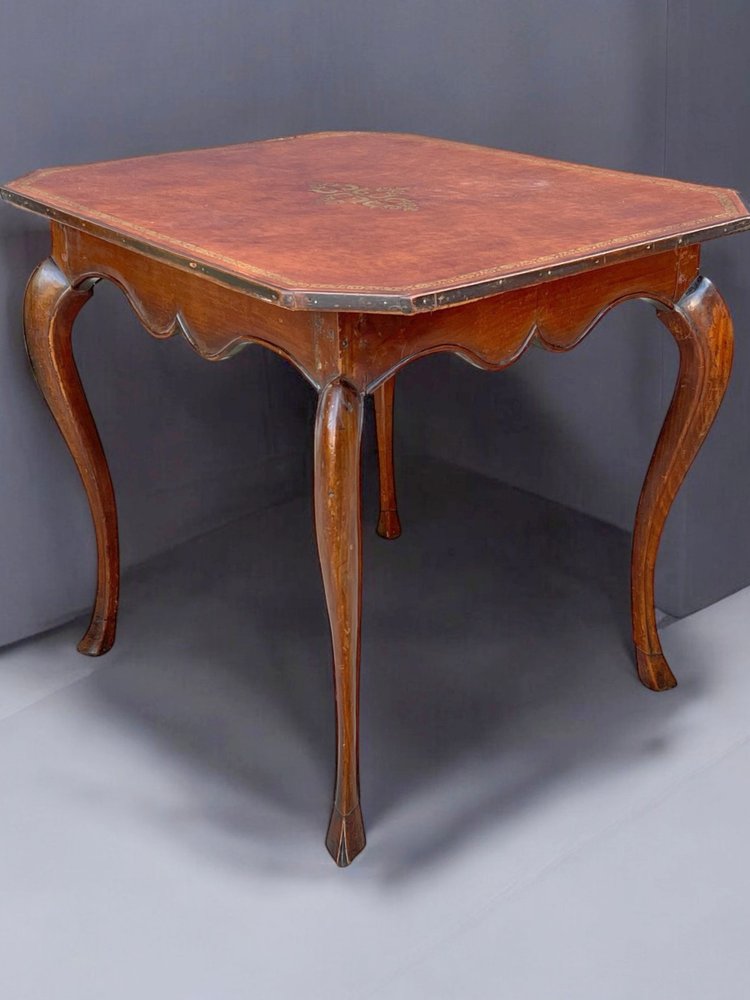 TABLE DE CABARET XVIIIe ÉPOQUE LOUIS XV EN BOIS FRUITIER AVEC UN DESSUS CUIR