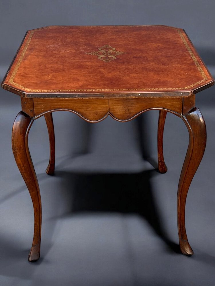 TABLE DE CABARET XVIIIe ÉPOQUE LOUIS XV EN BOIS FRUITIER AVEC UN DESSUS CUIR