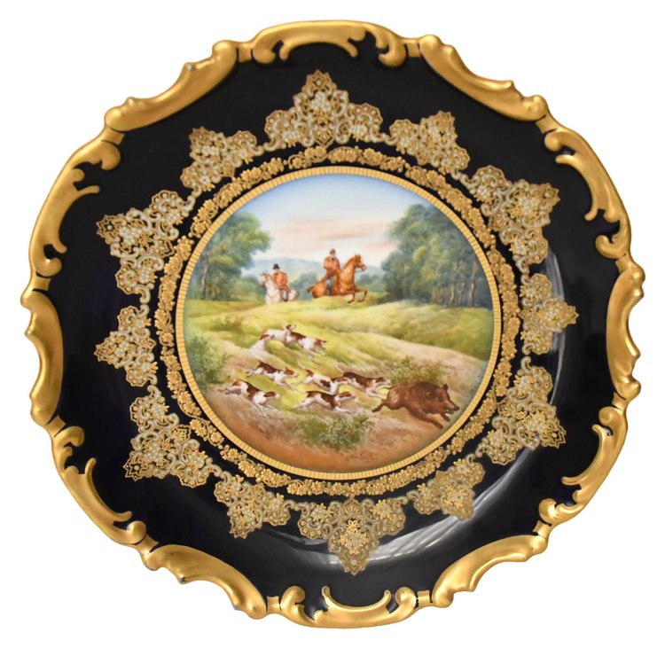 Paire de plats en porcelaine de Limoges décor de scènes de chasse peints par Abel Golse (1844-1937)