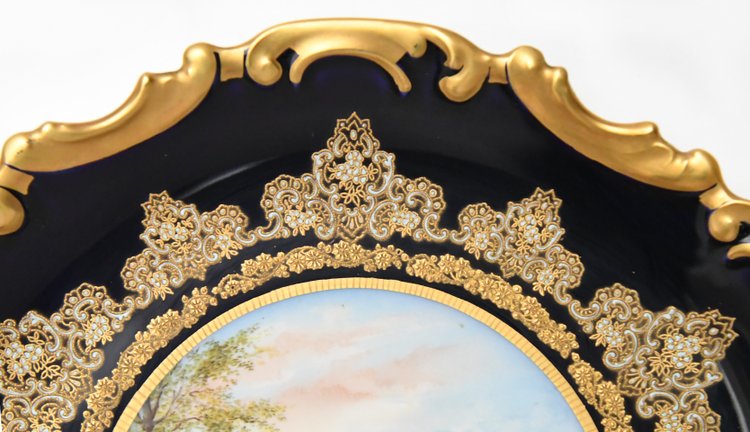 Paire de plats en porcelaine de Limoges décor de scènes de chasse peints par Abel Golse (1844-1937)