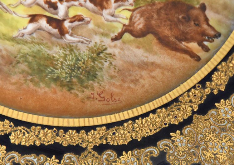 Paire de plats en porcelaine de Limoges décor de scènes de chasse peints par Abel Golse (1844-1937)