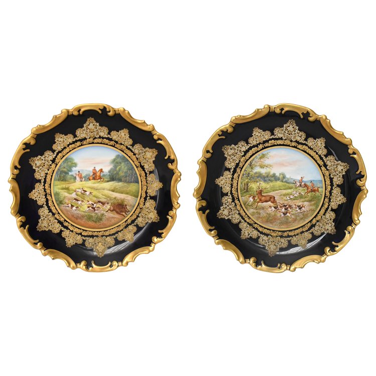 Paire de plats en porcelaine de Limoges décor de scènes de chasse peints par Abel Golse (1844-1937)