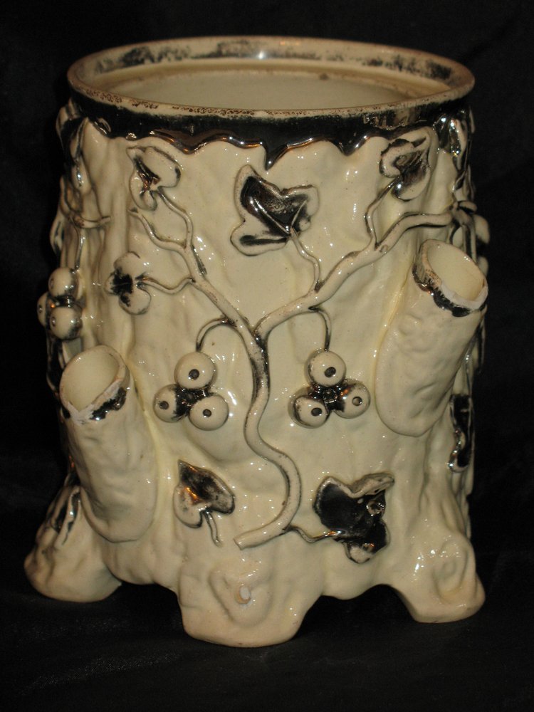 2 pots à tabac en faïence de Langeais décor de baies et de raisins époque 19ème