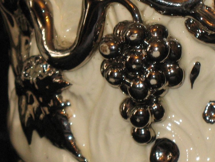 2 pots à tabac en faïence de Langeais décor de baies et de raisins époque 19ème