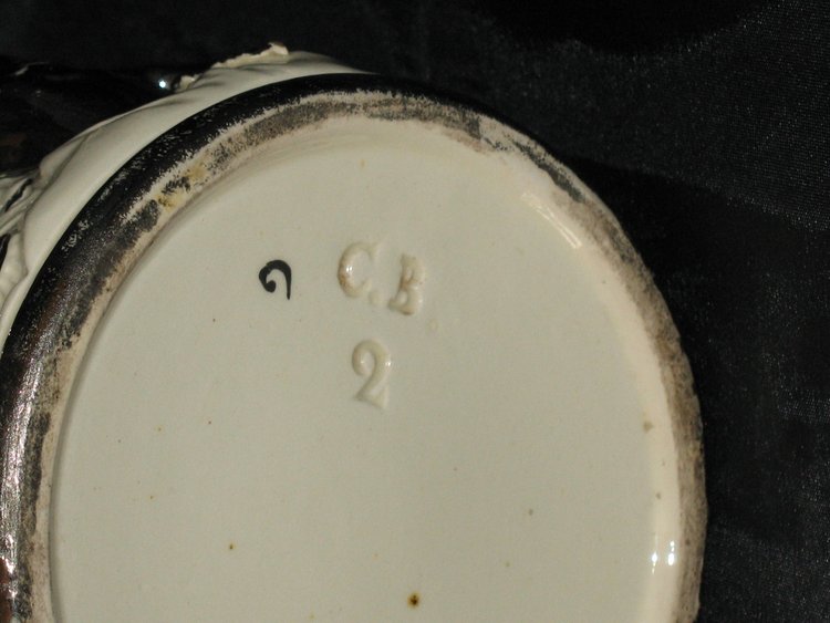 2 pots à tabac en faïence de Langeais décor de baies et de raisins époque 19ème