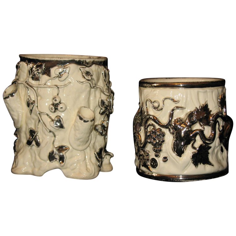2 pots à tabac en faïence de Langeais décor de baies et de raisins époque 19ème