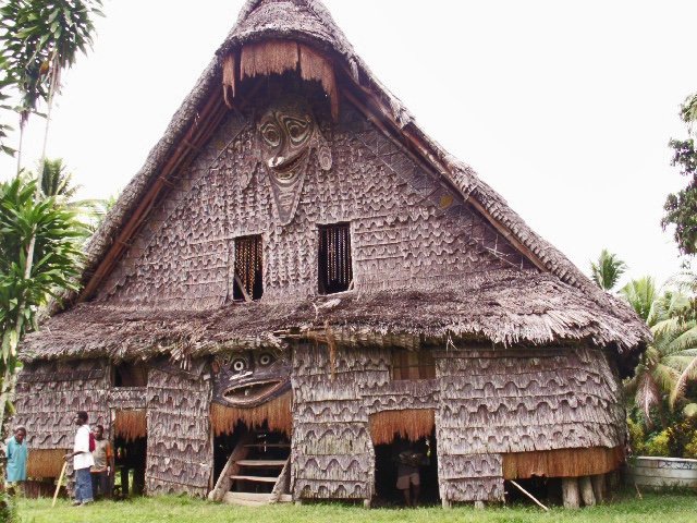 Enorme maschera a timpano, arte dell'Oceania, arte tribale, Papua Nuova Guinea